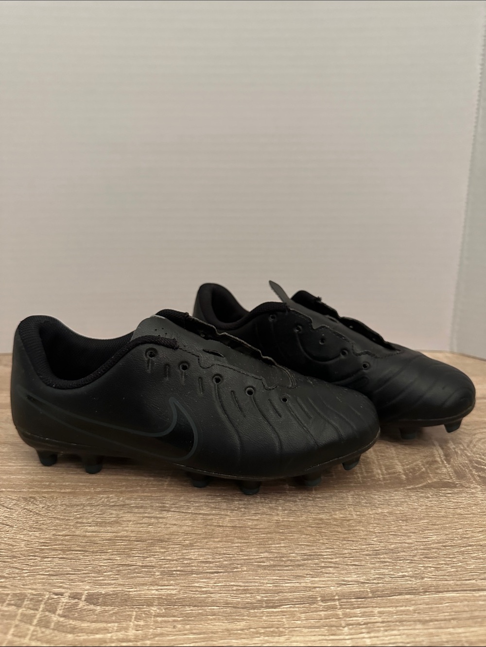 Nike Kids Black Soccer Cleats - Youth Lightweight Firm-Ground size 4.5